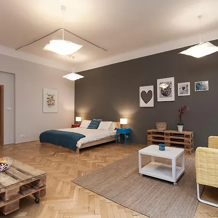 Zuzana Apartament *